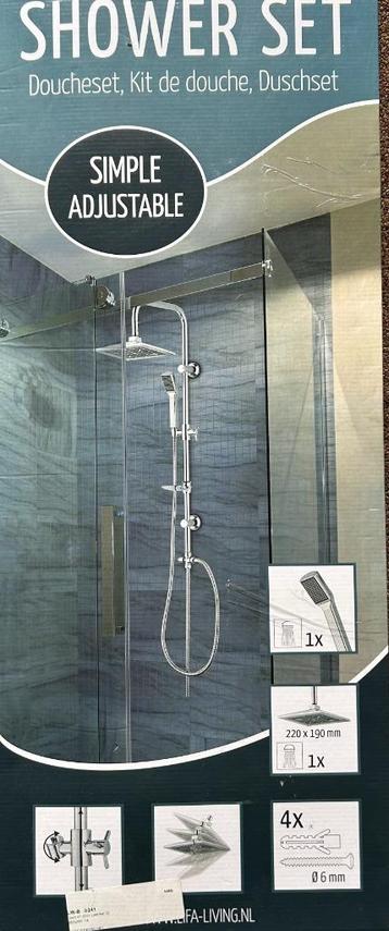 Douche set. Nieuw in doos. beschikbaar voor biedingen