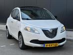 Lancia Ypsilon 0.9 TwinAir Silver 5-DEURS PANO/CRUISE/AIRCO, Voorwielaandrijving, Euro 5, Gebruikt, Wit