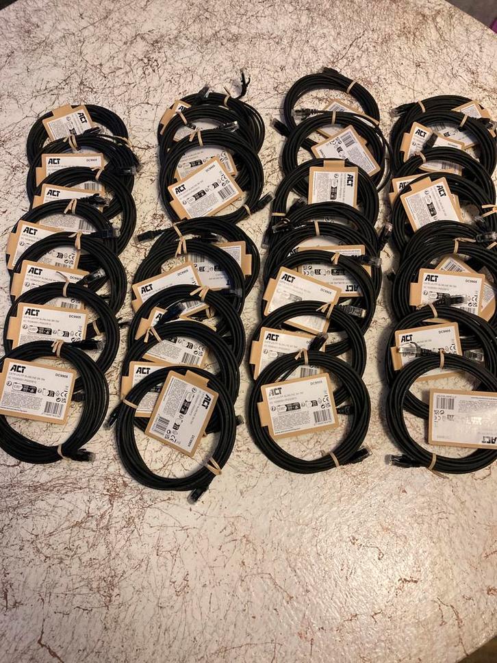 Zwarte 5 meter 31 stuks CAT6 datacenter slimline patchkabe, Computers en Software, Pc- en Netwerkkabels, Nieuw, Ophalen