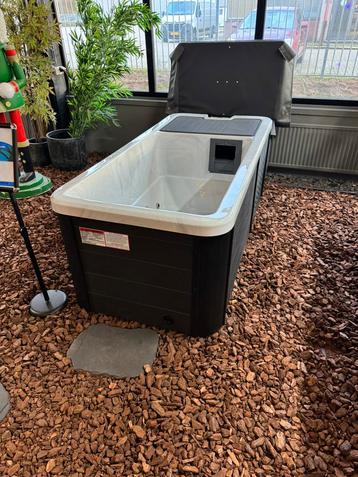 Jacuzzi Ice Tub ijsbad SALE! Normaal €4995,- beschikbaar voor biedingen