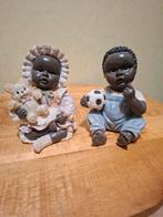 Set van 2 Vintage Baby Beeldjes met Beer en Voetbal - Polyst, Ophalen of Verzenden, Gebruikt, Mens