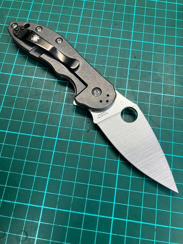 Spyderco Domino, Caravans en Kamperen, Kampeergereedschap, Zo goed als nieuw, Ophalen of Verzenden