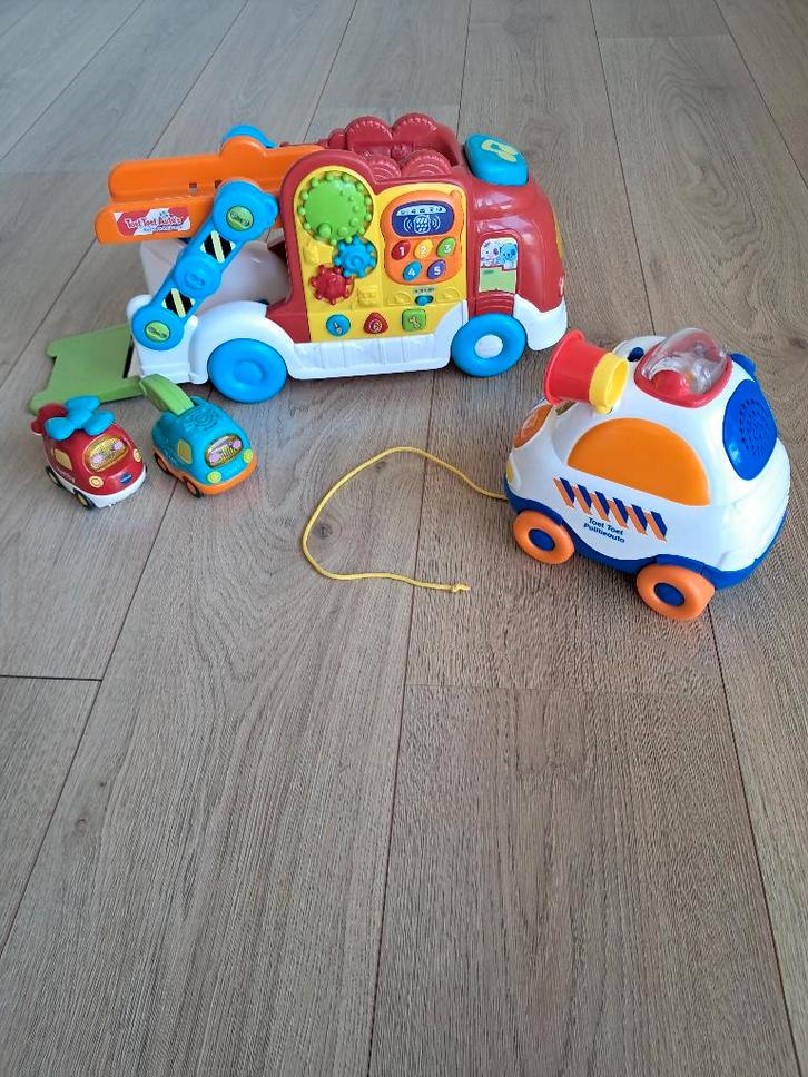 VTECH TOET TOET: AUTOAMBULANCE+2 extra autos EN POLITIEAUTO, Kinderen en Baby's, Speelgoed | Vtech, 2 tot 4 jaar, Ophalen