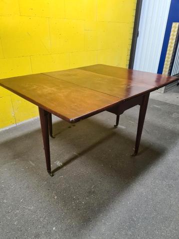 mahoniehouten tafel uitklapbaar beschikbaar voor biedingen