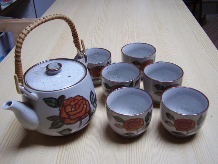 Theestel met bloemmotief, Huis en Inrichting, Keuken | Servies, Overige typen, Overige stijlen, Verzenden