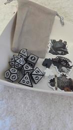 D&D Giftset Wit/Grijs - Dice, Tray, Meeple & Meer!, Een of twee spelers, Ophalen of Verzenden, Nieuw, Eigen makelij