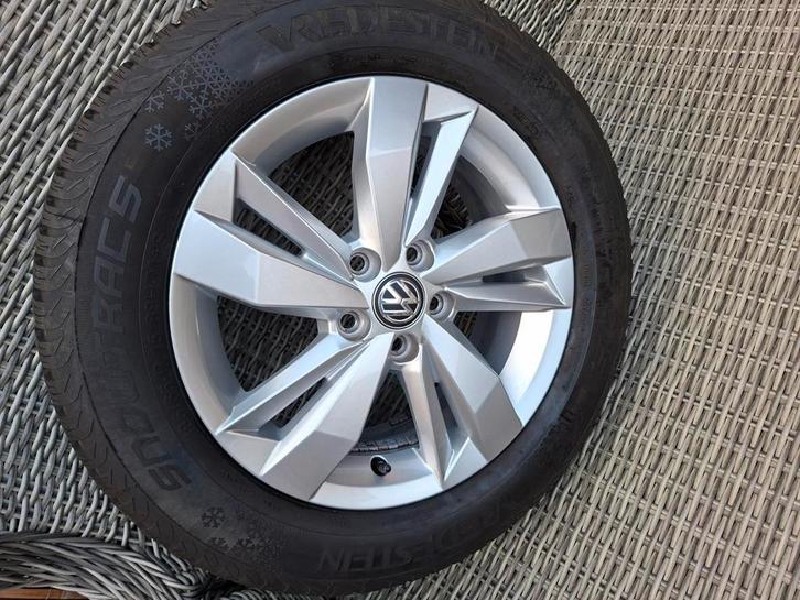 Winterbanden (Vredestein) + velgen volkswagen polo 185/65/15, Auto-onderdelen, Banden en Velgen, Velg(en), Winterbanden, 15 inch