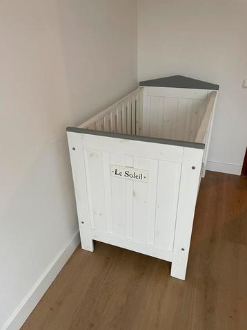 Complete babykamer beach style (ledikant, commode, kast) beschikbaar voor biedingen