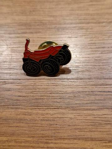 392 Pin Vintage Quad Motor Speldje beschikbaar voor biedingen