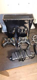 Xbox 360 Slim met 2 controllers en 17 games, Spelcomputers en Games, Games | Xbox 360, Ophalen, Gebruikt, Online, Overige genres