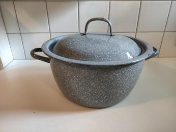 Emaille soeppan beschikbaar voor biedingen