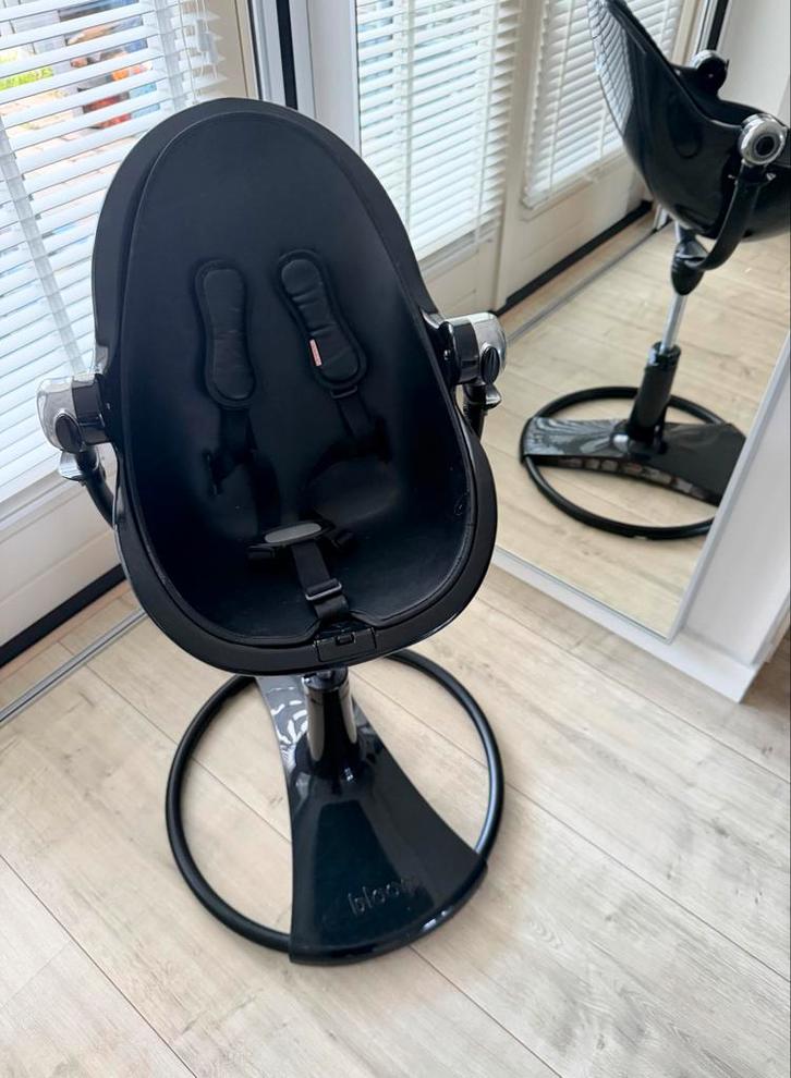 Bloom Fresco Kinderstoel - Night Black - compleet, Kinderen en Baby's, Kinderstoelen, Zo goed als nieuw, Meegroeistoel, Afneembaar eetblad