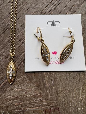 SILIS Goudkleurig setje: oorbellen + ketting beschikbaar voor biedingen