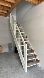Houten trap nieuw grondverf, Doe-het-zelf en Verbouw, Ladders en Trappen, Ophalen, Nieuw, 2 tot 4 meter