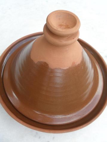 Originele ongebruikte Marokkaanse aardewerk tajine, stoofpot