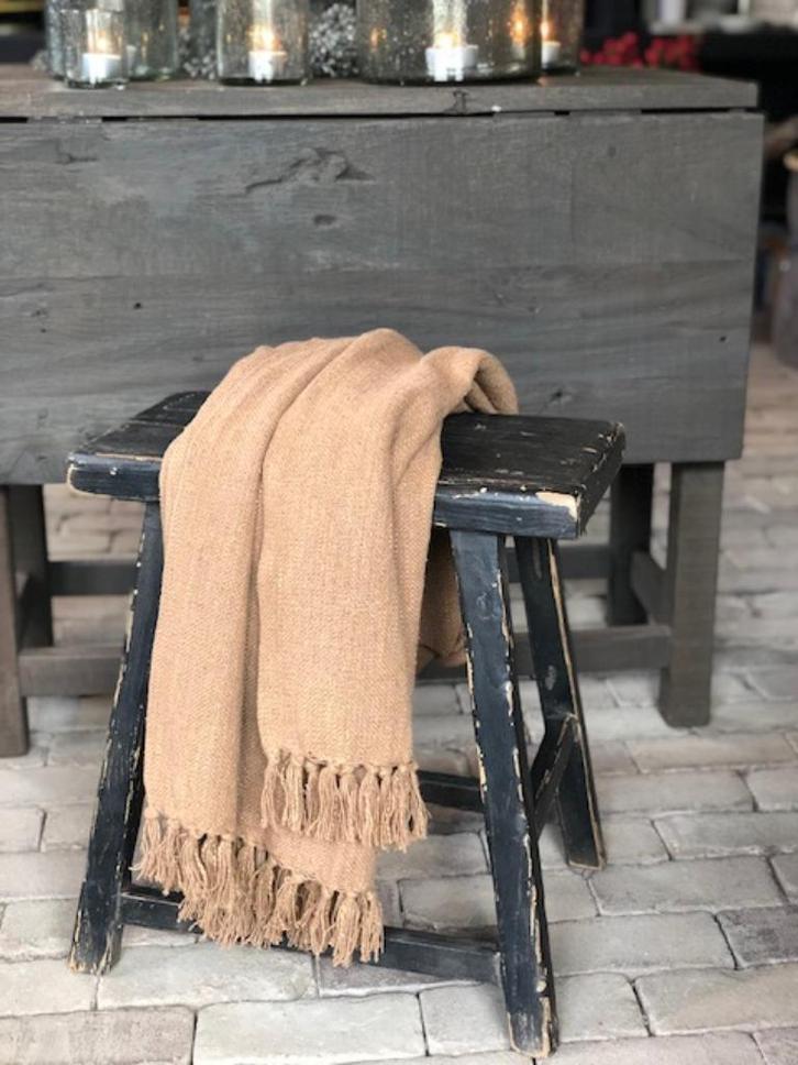 NIEUW BINNEN: STOER SOBER KRUKJE RECHTHOEKIG ZWART, Huis en Inrichting, Krukjes, Nieuw, Hout, Ophalen of Verzenden