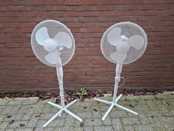 2 Statiefventilatoren. beschikbaar voor biedingen