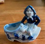 Antiek Delft ‘s blauw meisje op klomp, Antiek en Kunst, Antiek | Porselein, Ophalen of Verzenden