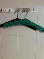Set van 2 kledinghangers met studs. Vintage., Ophalen of Verzenden, Zo goed als nieuw, Overige materialen, Volwassenen