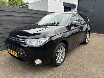 Mitsubishi Outlander 2.0 PHEV Instyle, Leder, Schuifdak, Tre beschikbaar voor biedingen
