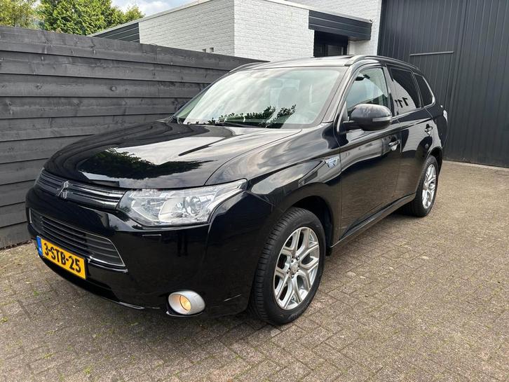 Mitsubishi Outlander 2.0 PHEV Instyle, Leder, Schuifdak, Tre, Auto's, Mitsubishi, Bedrijf, Te koop, Outlander, 4x4, ABS, Achteruitrijcamera
