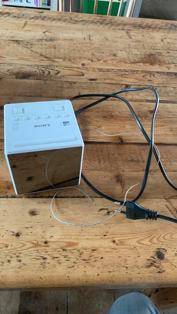 Prachtige sony wekker radio beschikbaar voor biedingen