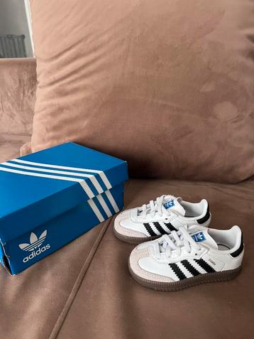 Adidas sneakers maat 19 beschikbaar voor biedingen