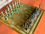 Grieks schaakspel met bronzen stukken., Ophalen, Gebruikt