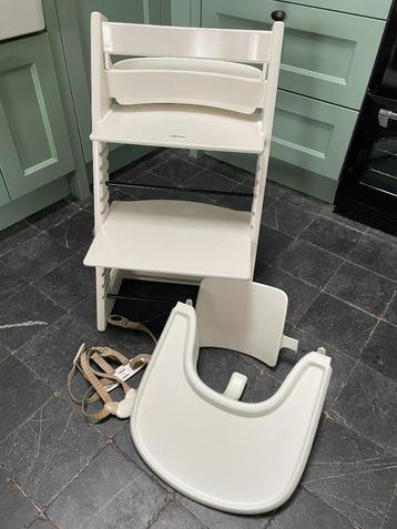 Stokke Tripp Trapp stoel met veel accessoires beschikbaar voor biedingen