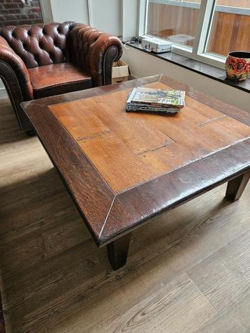 Salontafel vierkant met bijbehorende bijzettafel beschikbaar voor biedingen