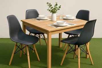 4 zwarte kuipstoelen beschikbaar voor biedingen
