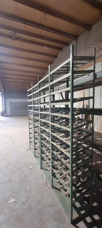 Würth schroevenrek 54 breed. 34 diep. 207 hoog. beschikbaar voor biedingen