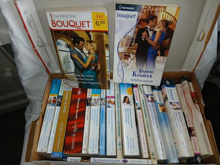 Bouquet reeks/Harlequin boekjes (20 stuks), Boeken, Romans, Gelezen, Nederland, Ophalen of Verzenden