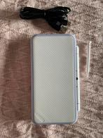 New 2ds xl Wit/Lavendel, Spelcomputers en Games, Spelcomputers | Nintendo DS, Ophalen of Verzenden, Zo goed als nieuw, Overige kleuren