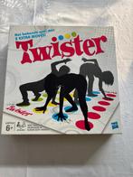 Hasbro twister spel met 2 extra moves spel vanaf 6 jaar!, Hobby en Vrije tijd, Gezelschapsspellen | Bordspellen, Een of twee spelers