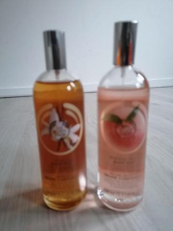 NIEUW: 1 stuk Body Shop Body Mist  -  Perzik beschikbaar voor biedingen