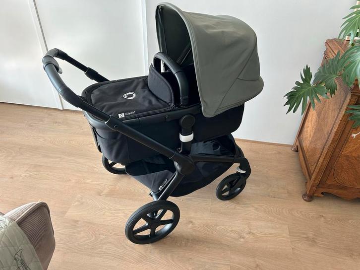 Bugaboo Fox 5 / Zwart&Forest Green / 2-in-1 wieg & stroller, Kinderen en Baby's, Kinderwagens en Combinaties, Zo goed als nieuw
