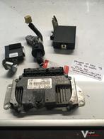 Peugeot 107 1.0 B 5drs 2009 2500072  ECU set Bosch 0261S0446, Auto-onderdelen, Gebruikt, -, -, Ophalen of Verzenden