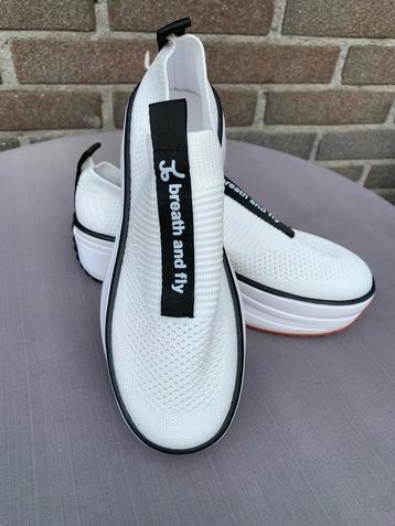 Leuke luchtige lichtgewicht schoenen maat 38 Nieuw beschikbaar voor biedingen
