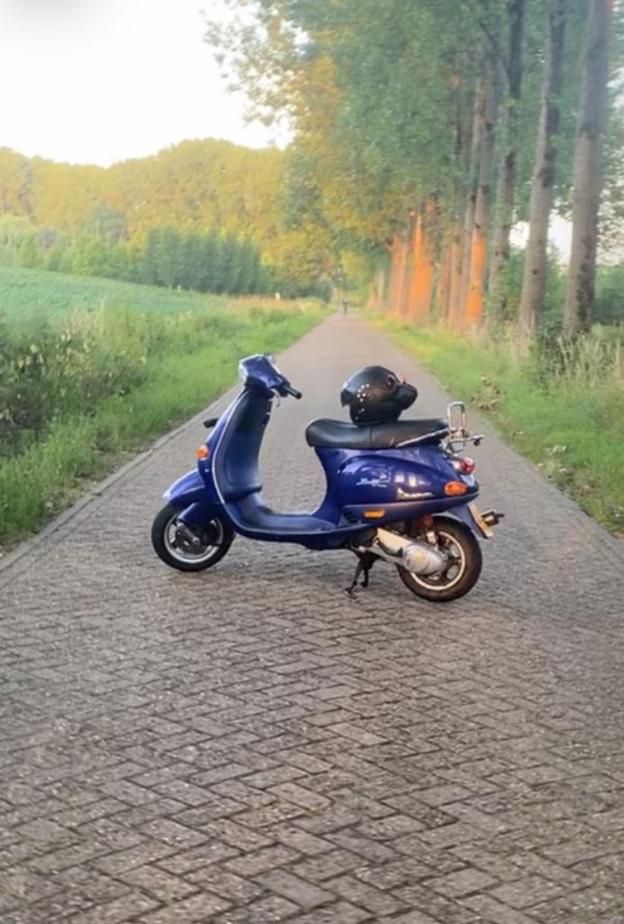 Vespa et2 50cc, Fietsen en Brommers, Snorfietsen en Snorscooters, Gebruikt, Vespa, Tweetakt, Ophalen