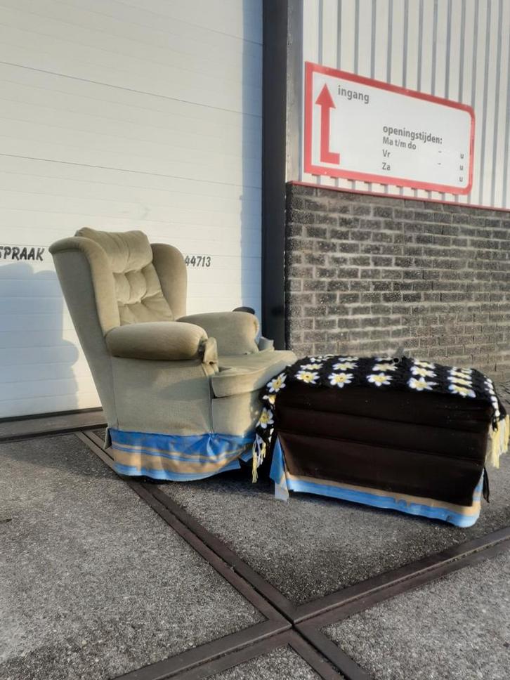 Carnaval optocht zelfrijdende stoel met poef, Hobby en Vrije tijd, Feestartikelen, Gebruikt, Ophalen