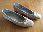 Zeer mooie klassieke crèmekleurige (bruids)schoenen, mt. 37½, Ophalen, Alexandria, Schoenen met lage hakken, Wit