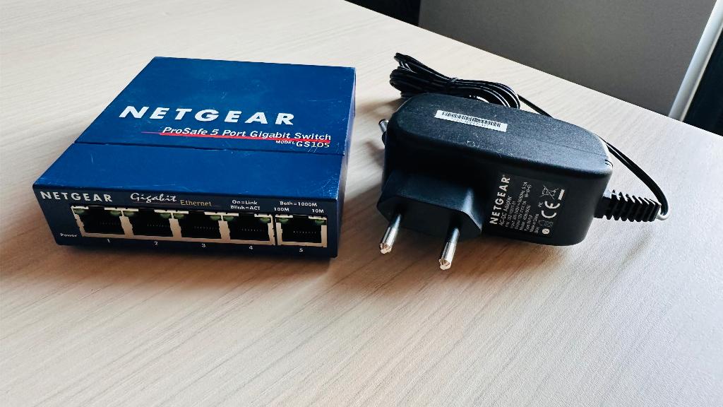 Netgear ProSafe 5-Port Gigabit Switch, Ophalen of Verzenden, Zo goed als nieuw
