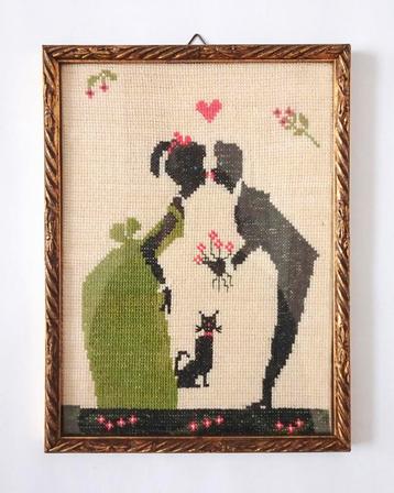 Vintage 30s 50s wanddecoratie borduur lijst kus liefde kat