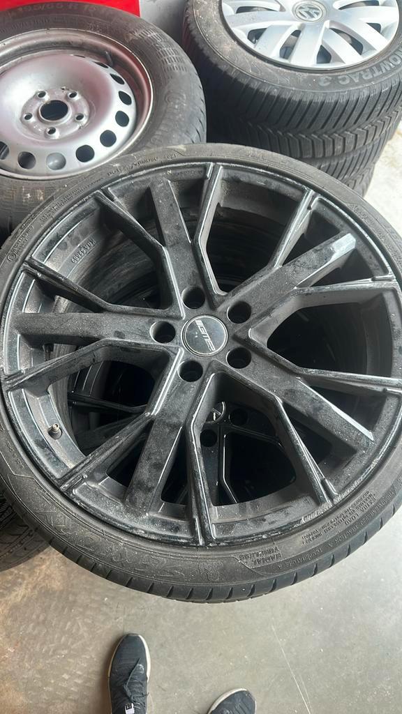 Zwartevelgen licht beschadicht maat 235/35zR19, Auto-onderdelen, Banden en Velgen, Zomerbanden, 19 inch, 235 mm, Ophalen