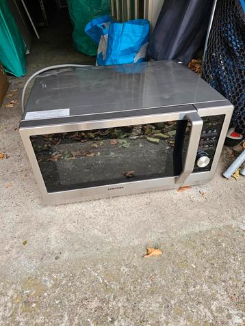 Samsung Combi magnetron oven beschikbaar voor biedingen