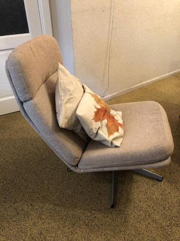 Lounge stoel met draai mechanisme beschikbaar voor biedingen