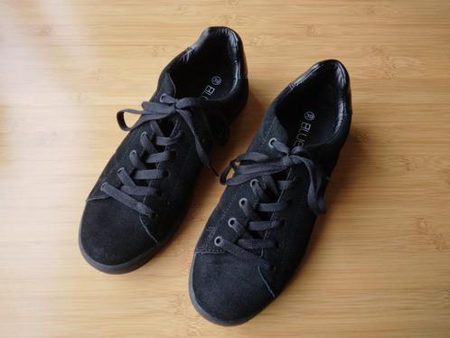 Jongens sneakers - maat 39, Kinderen en Baby's, Kinderkleding | Schoenen en Sokken, Zo goed als nieuw, Schoenen, Jongen, Ophalen