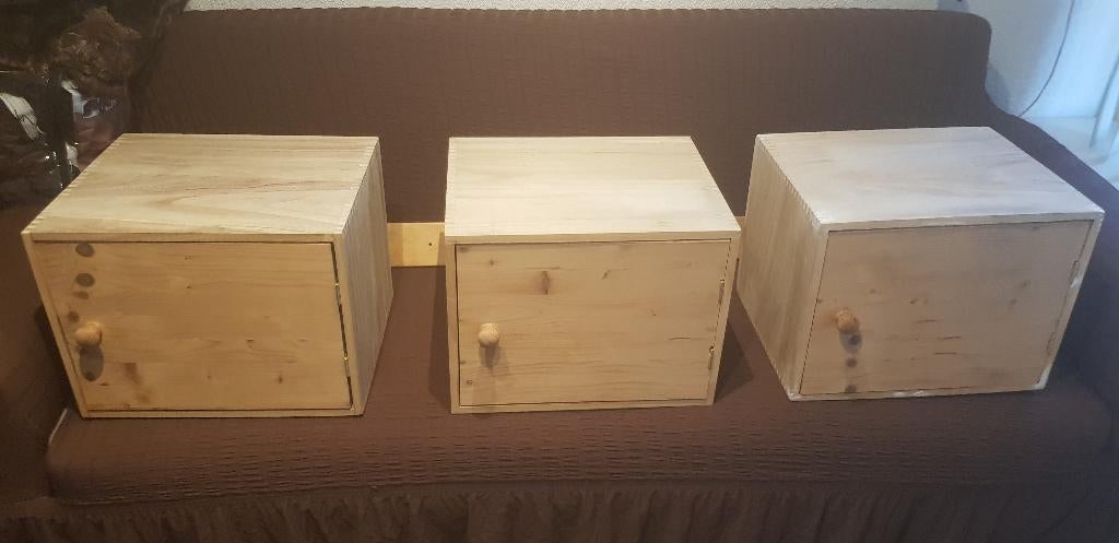 Houten wandkastjes/hangkastjes, Ophalen, Met deur(en), Zo goed als nieuw, Minder dan 150 cm