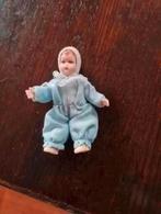 poppenhuis miniaturen caco baby met porseleinen hoofdje, Verzamelen, Poppenhuizen en Toebehoren, Ophalen of Verzenden, Zo goed als nieuw
